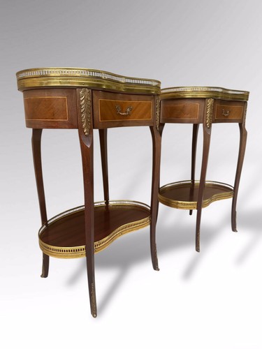 Pair louis xvi - style, kidney
