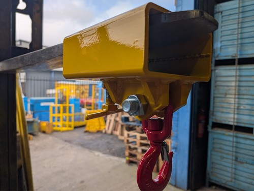 Forklift mounted lifting - mounted, hook