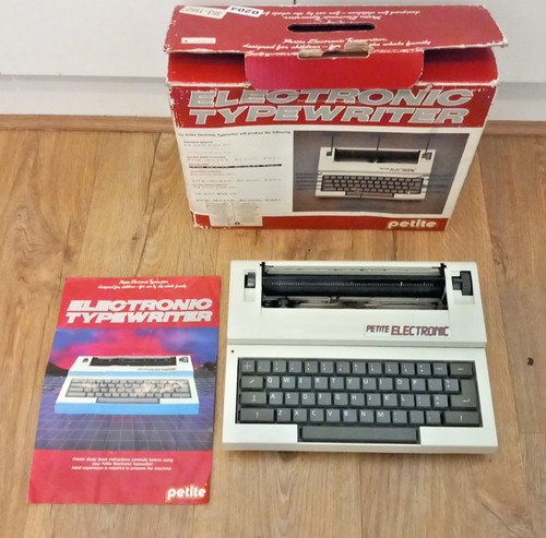 Petite electronic typewriter - petite,