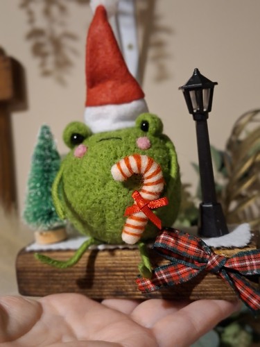 Needle felted frog decoration - needle,