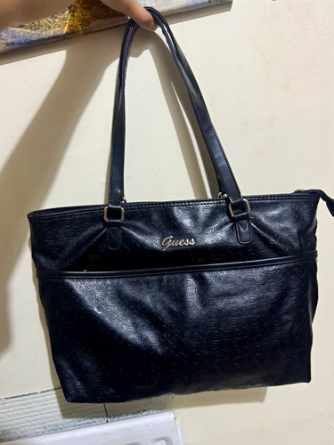 Guess black logo embossed tote - guess,