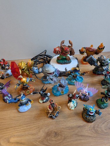 Skylanders figures bundle - skylanders,