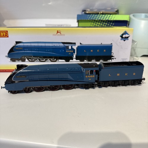 Hornby r2339 steam locomotive - r2339,