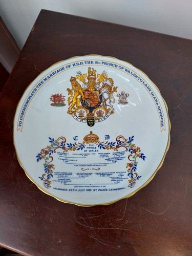 1981 aynsley footed dish bowl - aynsley,