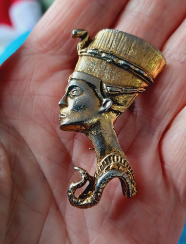 Vintage brooch queen nefertiti - brooch,