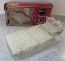 Sindy Doll Pedigree Toys 44503 Bed And Bedclothes - With Original Box