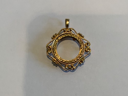 9ct gold half sovereign fancy - half,
