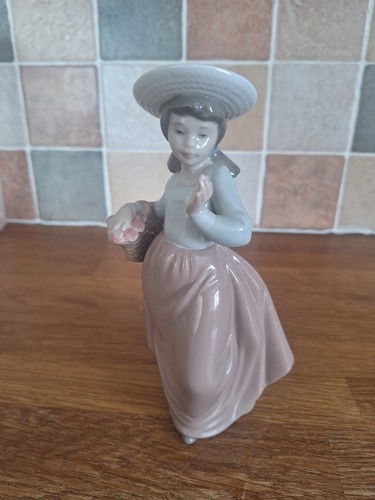 Nao lladro figurine 1983 - nao, by
