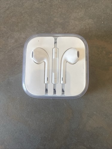 Brand new apple earpods - new, in