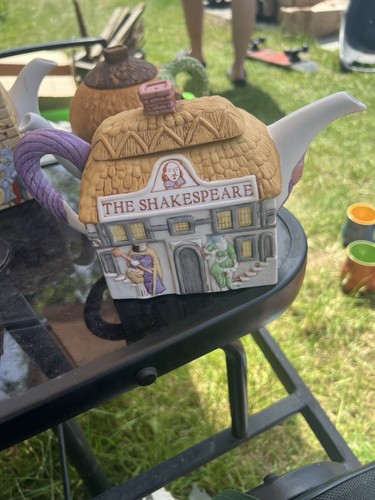 The shakespeare pub teapot - pub,
