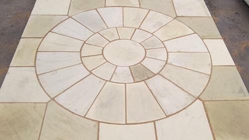 Concrete circle patio - patio, paving