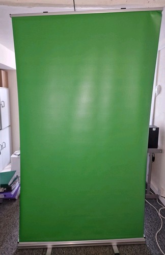 Fold away green screen - fold,
