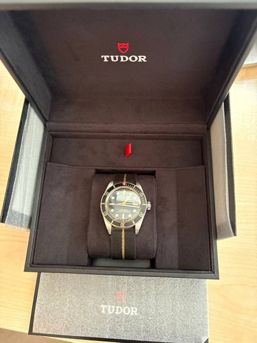 Tudor black bay 79030n - black,