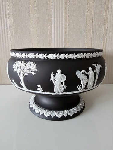 Vtg wedgwood large black - ,
