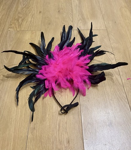 Black pink feather showgirl - black,