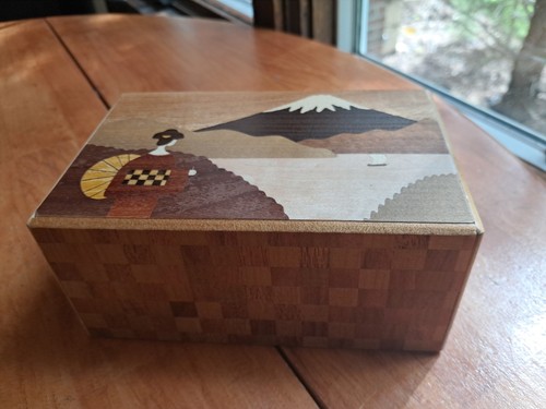 Yosegi hakone puzzle - hakone, box