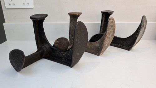 Set matching antique - set, cast