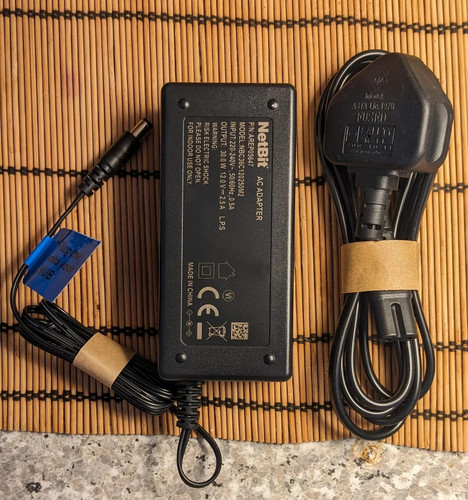 Universal 12v mains ac dc - universal, 2.5a