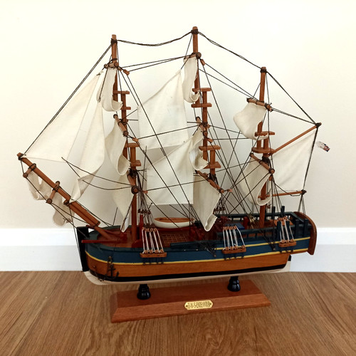 Vintage hms endeavour wooden - hms,