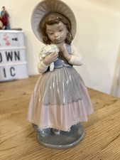 NAO  Lladro 348 Girl with