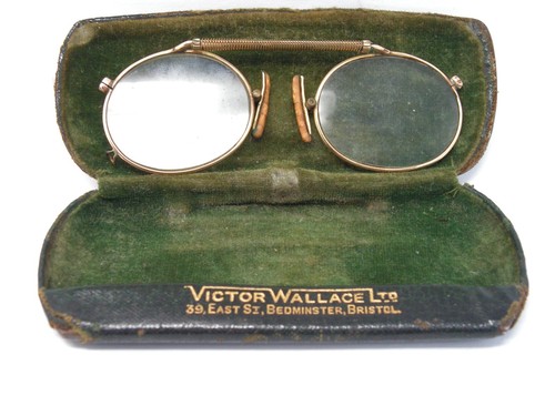 Antique gold metal victor - metal,