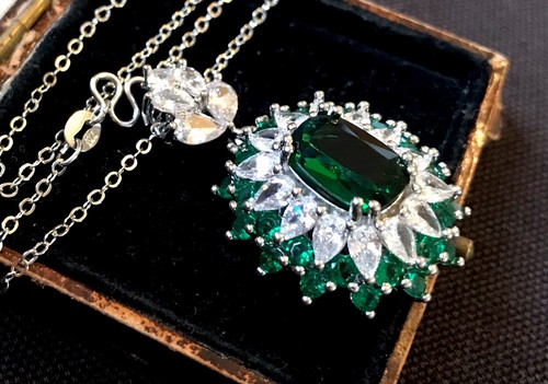 Vintage style green crystal - vintage,