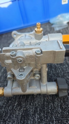 Pressure washer water pump