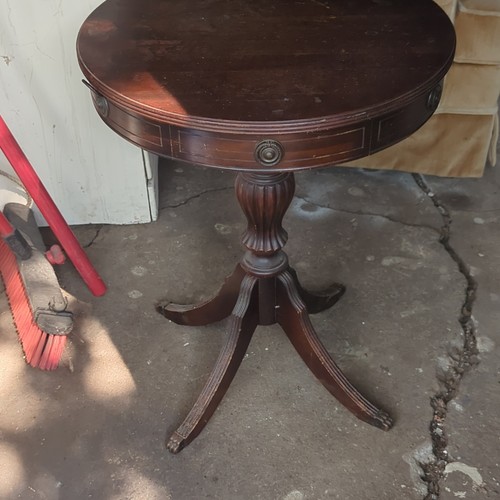 Round dark wood pedestal - round,