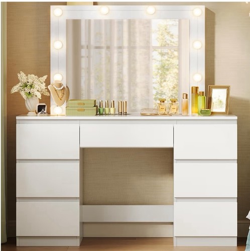 White dressing table with - dressing,