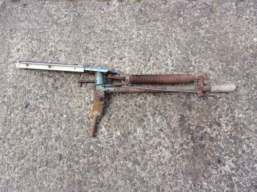 Clay pigeon trap - trap,