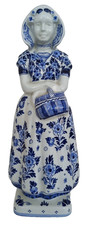 ROYAL DELFT HOLLAND 1983 DUTCH FARMER WIFE BLUE & WHITE PORCELAIN LARGE FIGURINE
