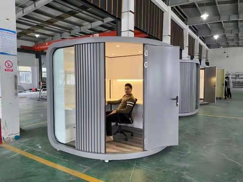 Modern looking garden office - modern,