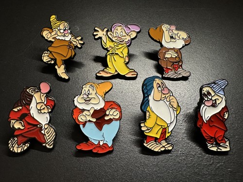 Seven dwarf enamel pin - 7,