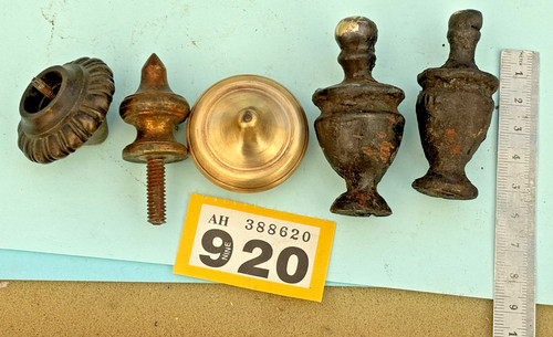 Brass clock finial - ,