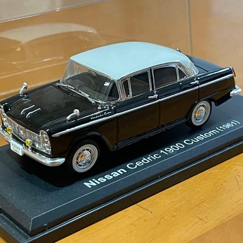 Mini japanese classic car - 1/43,