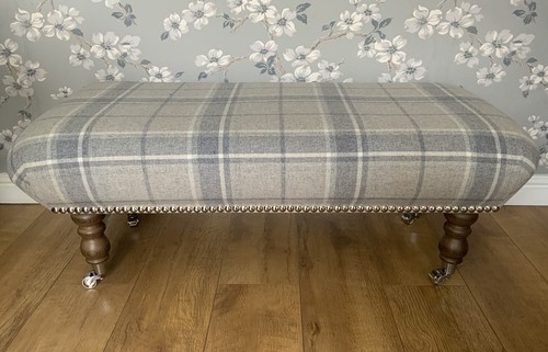 New footstool laura - new,