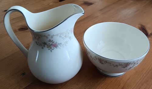 Royal doulton bone china - doulton,