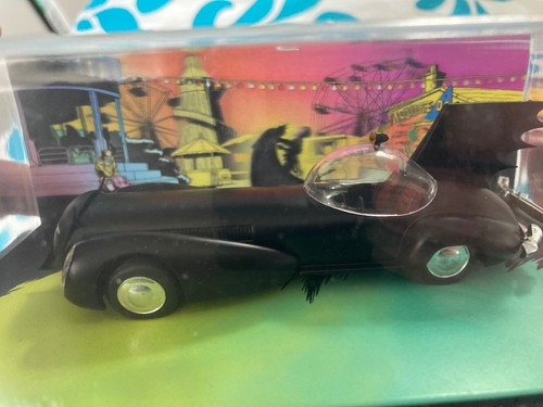Batman automobilia definite - batman,