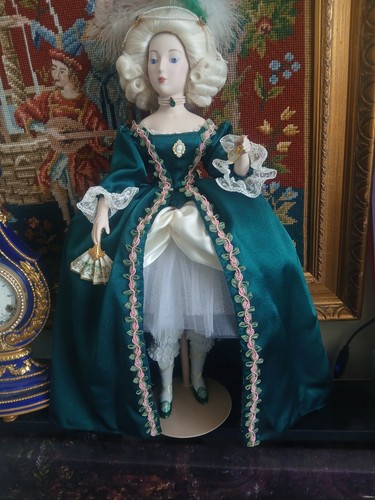 Artist dressed marie - dressed,