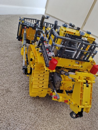 Lego technic cat d11 bulldozer - lego,