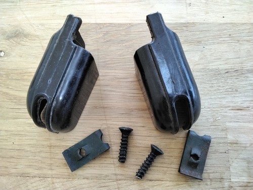 Mgb seat pivot plastics pair - seat,