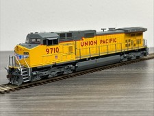 Athearn Genesis HO ATHG31522 Dash 9-44CW Locomotive Union Pacific #9710 *Used/LN
