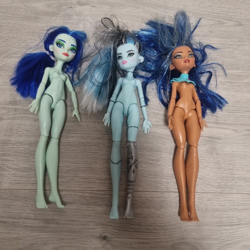 Monster high dolls - x,