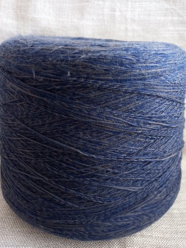 Machine knitting yarn