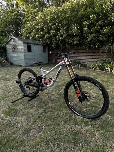 Saracen myst team 2025 - saracen,