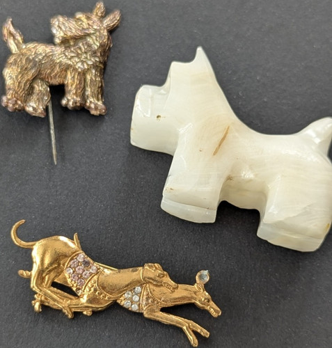 Vintage dog brooch carved - brooch,