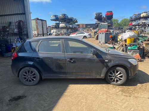 Breaking 2007 kia cee front - breaking,