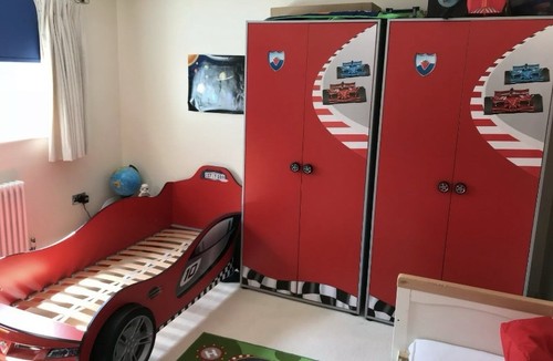 Kids bedroom racing car - bedroom.,