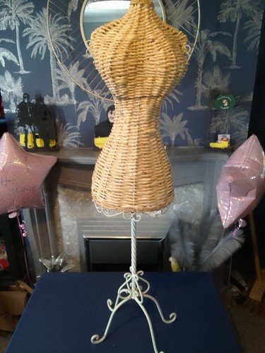 Vintage metal and wicker - metal,