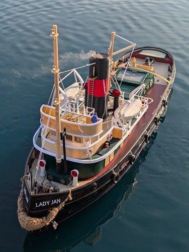 Scale model lady - model, tug